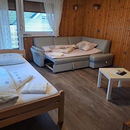 Kiara Rooms Jesenice Bagian luar foto